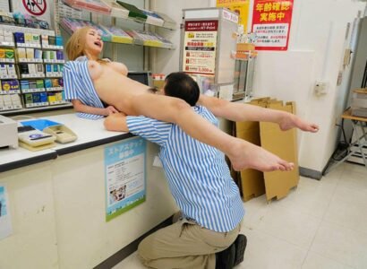 Cô con gái của anh nhân viên bị anh quản lý hãm hiếp