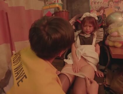 Gái xinh bị đồng ngiệp tống tình mỗi đêm khi bị phát hiện làm gái gọi